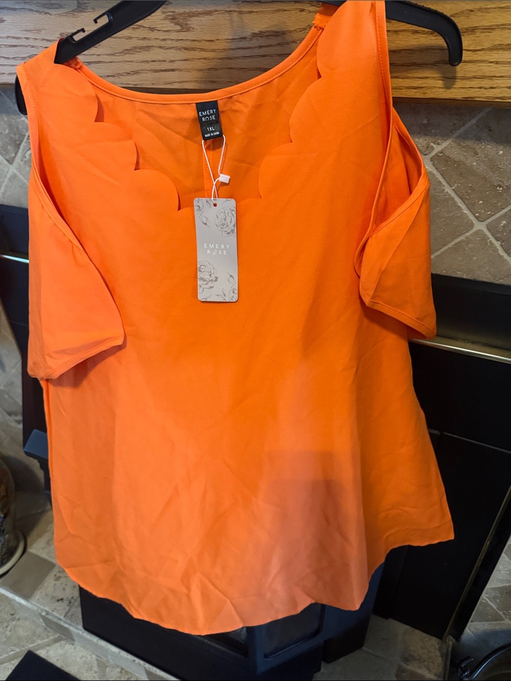 Emery Rose Women’s Orange Hollow Sleeve 
V Neckline 1XL